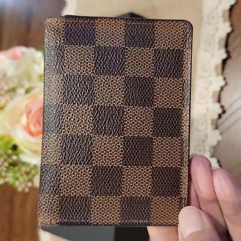 Authentic Louis Vuitton Damier card wallet